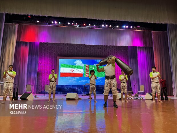 همزمان با چهل و چهارمین جشن‌های پیروزی انقلاب شکوهمند اسلامی <a href='https://sayeb.ir/tag/%d8%a7%db%8c%d8%b1%d8%a7%d9%86'>ایران</a> روزهای فرهنگی <a href='https://sayeb.ir/tag/%d8%a7%db%8c%d8%b1%d8%a7%d9%86'>ایران</a> با حضور مقامات دو کشور و هنرمندان <a href='https://sayeb.ir/tag/%d8%a7%db%8c%d8%b1%d8%a7%d9%86'>ایران</a> در کاخ مقام لر شهر عشق آباد آغاز شد