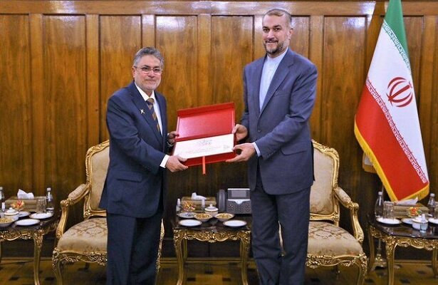 Umman Sultanı’ndan Cumhurbaşkanı Reisi’ye mektup
