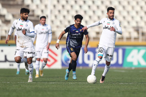 پیکان هم نتوانست ترمز استقلال را بکشد/آبیها همچنان چسبیده به صدر