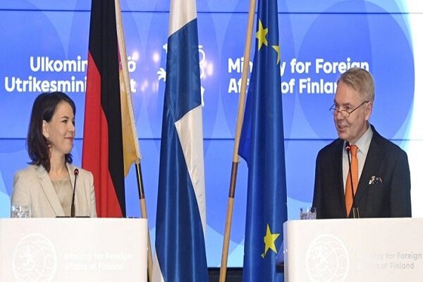 بائربوک: درخواست پیوستن فنلاند و سوئد به ناتو باید تصویب شود