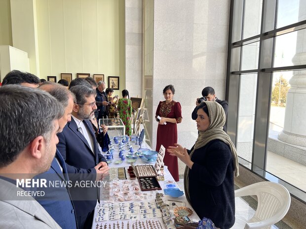 افتتاح نمایشگاه آثار هنرمندان ایرانی در شهر عشق آباد 17