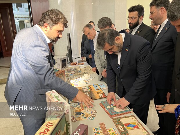 افتتاح نمایشگاه آثار هنرمندان ایرانی در شهر عشق آباد 25