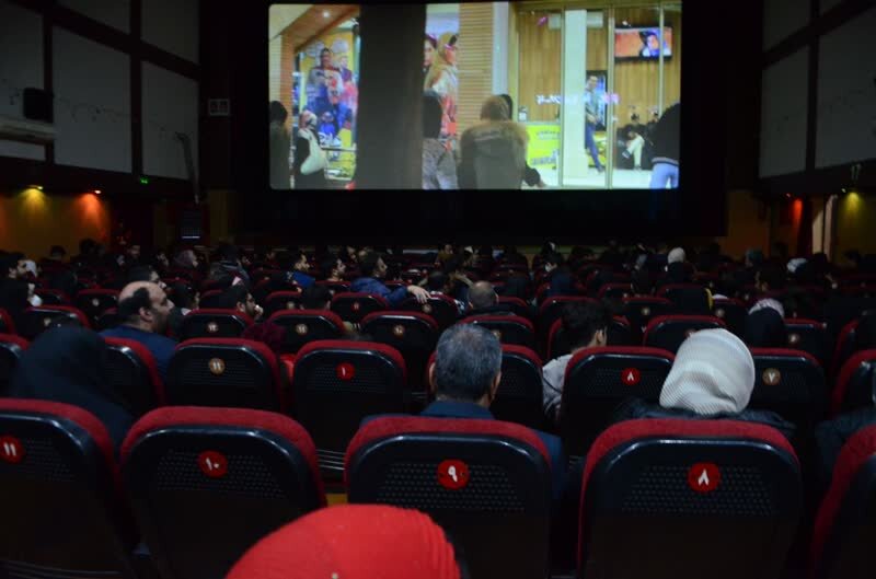 استقبال لرستانیها از «غریب»/ فیلم دوباره اکران میشود