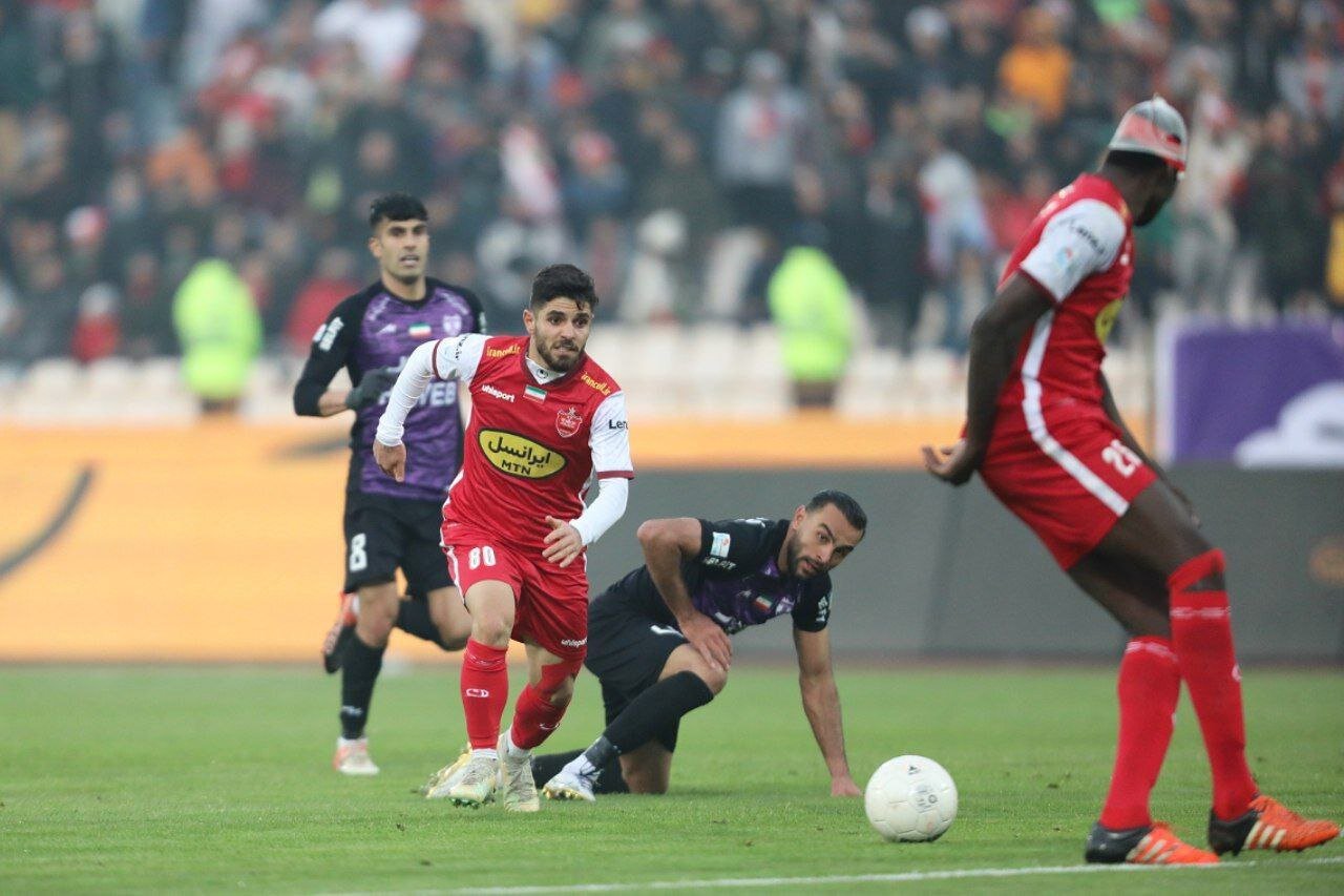تیم فوتبال پرسپولیس و هوادار - محمد عمری