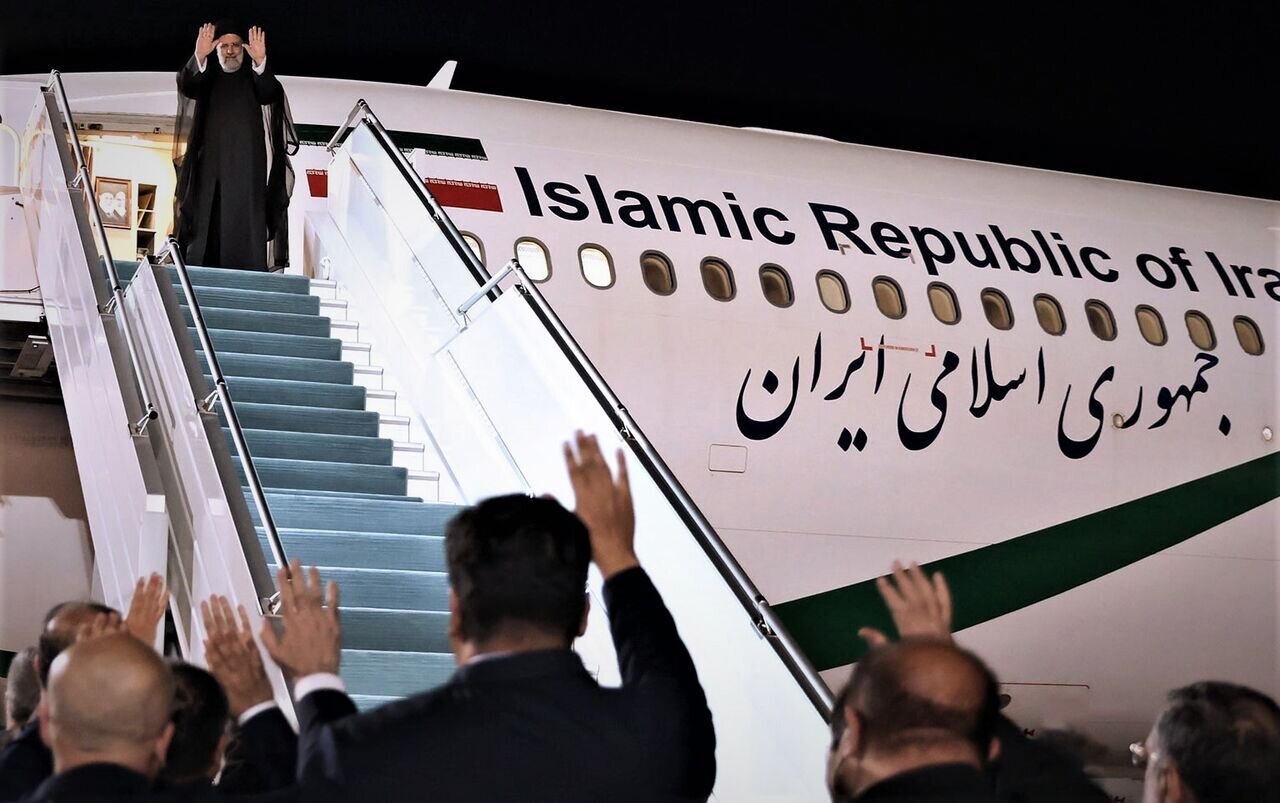 الرئيس الإيراني يغادر طهران متوجها إلى بكين