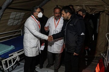 Selçuk Bayraktar, İran'ın Adıyaman'da kurduğu sahra hastanesini ziyaret etti