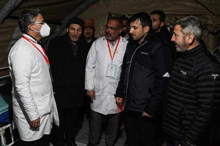 Selçuk Bayraktar, İran'ın Adıyaman'da kurduğu sahra hastanesini ziyaret etti