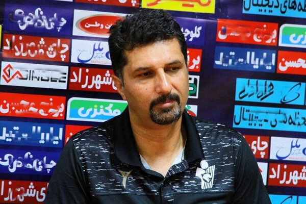 مجتبی حسینی: تیم یتیمی هستیم/ می‌توانستیم دو گل به پرسپولیس بزنیم