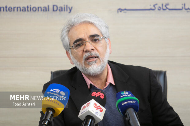 حسین قربانزاده رئیس سازمان خصوصی سازی در نشست خبری حضور دارد