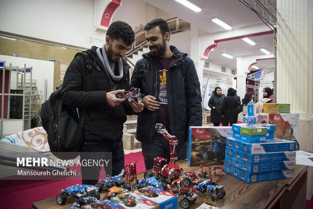 نمایشگاه کار استان سمنان در شاهرود