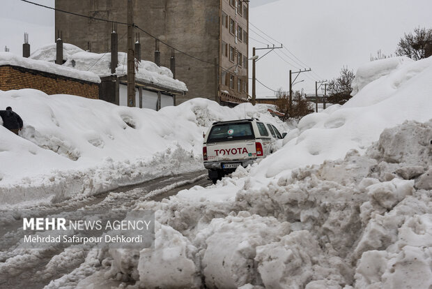برف راه‌های ۱۶۵ روستای استان اصفهان را مسدود کرد