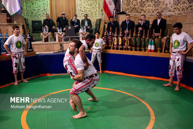 الگ ماتیستین وزیر ورزش روسیه بعد از ظهر امروز چهارشنبه ۲۶ بهمن ۱۴۰۱ در حال بازدید از ورزش های زورخانه ای در تهران است
