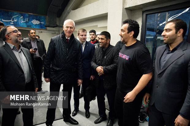 الگ ماتیستین وزیر ورزش روسیه در حال بازدید از خانه کشتی ایران است