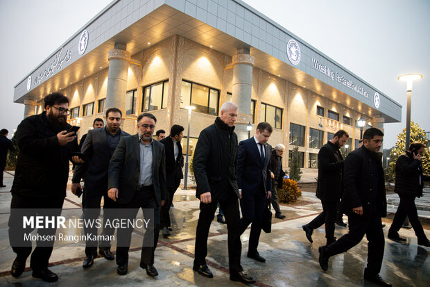 الگ ماتیستین وزیر ورزش روسیه در حال بازدید از خانه کشتی ایران است