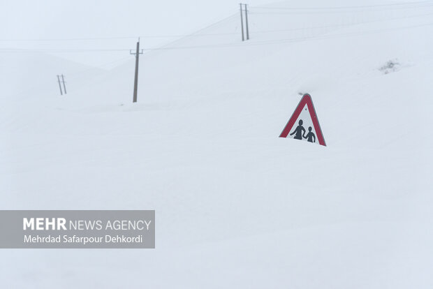 ارتفاع برف به دلیل ریزش بهمن در کلوسه به ۱۵ متر رسید
