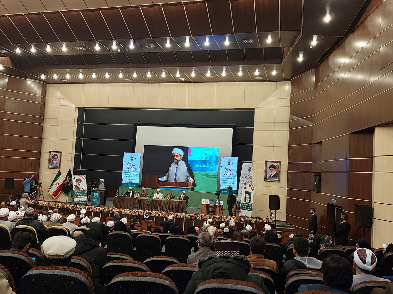 ایران طلایه دار همدلی اقوام و مذاهب