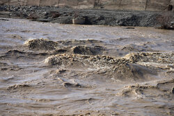 سیلابی شدن رودخانه‌های فصلی و اصابت صاعقه در اردبیل