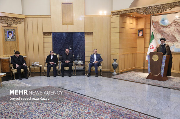 حجت الاسلام سید ابراهیم رئیسی رئیس جمهور در حال تشریح برنامه های سفر خود در بازگشت از سفر چین است