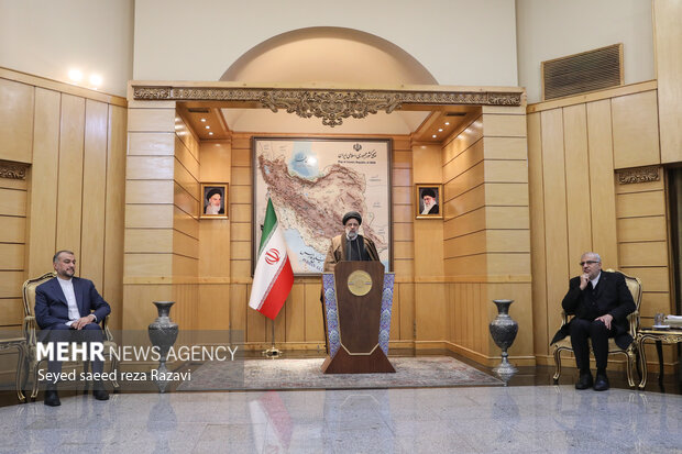 حجت الاسلام سید ابراهیم رئیسی رئیس جمهور در حال تشریح برنامه های سفر خود در بازگشت از سفر چین است