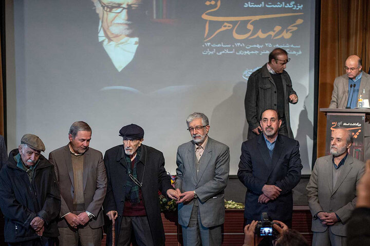 هنرهای ایرانی اسلامی با جان محمدمهدی هراتی آمیخته است هنرهای ایرانی اسلامی با جان محمدمهدی هراتی آمیخته است