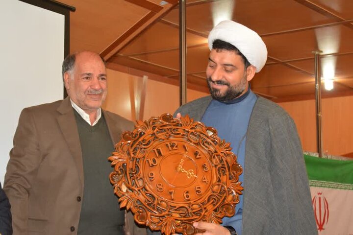 ضرورت استفاده از ظرفیتهای مبل و منبت ملایر در رایزنی های اقتصادی