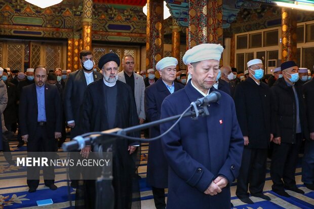 بیجنگ کی تاریخی "دونگ سی" مسجد میں آیت اللہ رئیسی کی نماز میں شرکت