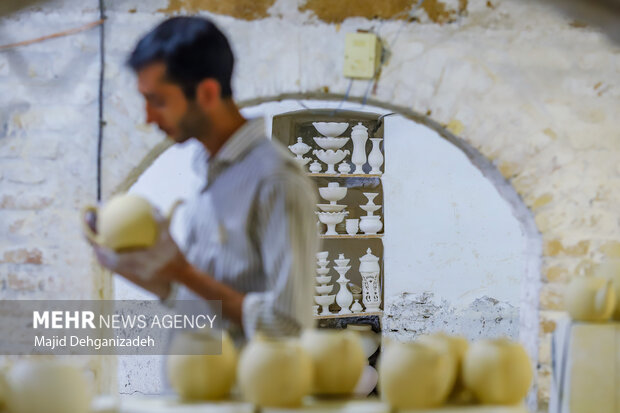 صناعة الأواني الفخارية في مدینة میبد