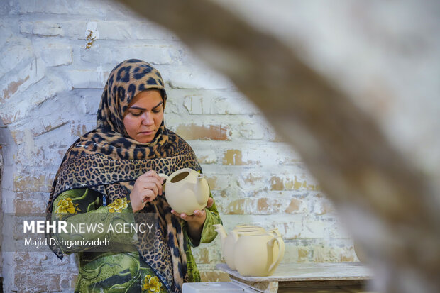 کارگاه تولید چینی سنتی در میبد