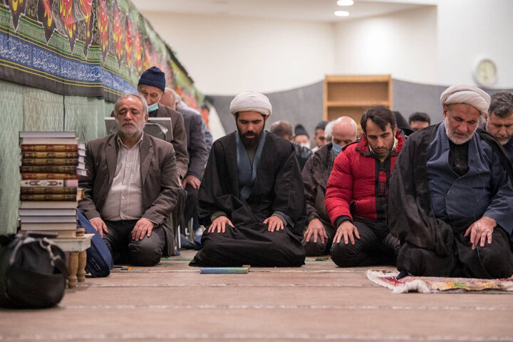 روایت مهر از زندگی طلبه سربازی که بازیگر و پیک موتوری است