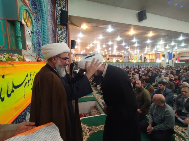 آئیین عمامه گذاری تعدادی از طلاب در بوشهر برگزار شد