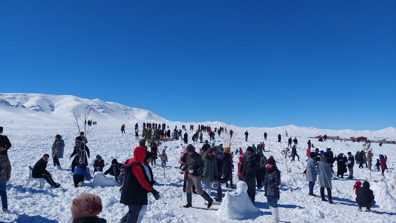 جشنواره برفی دهکده حسن رباط برگزار شد/استقبال ۳هزار نفری گردشگران