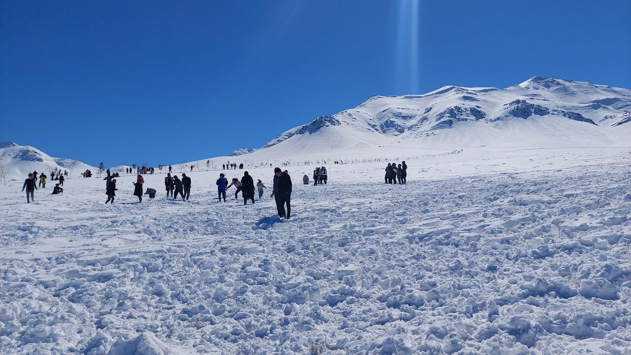 جشنواره برفی دهکده حسن رباط برگزار شد/استقبال ۳هزار نفری گردشگران