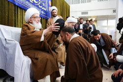 مراسم عمامه گذاری طلاب به مناسبت مبعث پیامبر اسلام