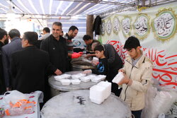 توزیع ۳۰۰هزار پرس غذای گرم در روز عید غدیر توسط هیئات مذهبی کاشان