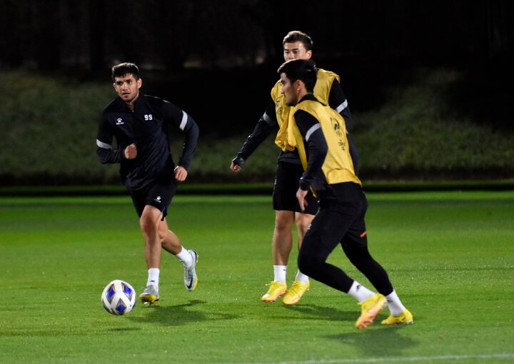 پایان پنهان کاری هافبک استقلال/ «آمانوف» رسما به نسف قارشی پیوست