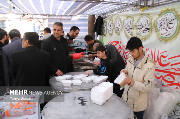 توزیع ۳۰۰۰ پرس غذای گرم در کرمانشاه به مناسبت عید مبعث