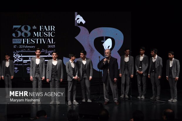 دومین روز از سی و هشتمین جشنواره موسیقی فجر با اجرای سرود گروه یزد / ‏لارستان‬ در فرهنگ سرای ارسباران برگزار شد