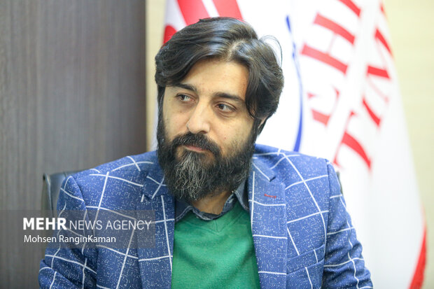 مدرسه رمان استعداد نویسندگان را به فعلیت میرساند