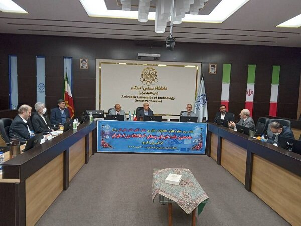 نشست روسای دانشگاه های تهران با حضور وزیر علوم برگزار شد
