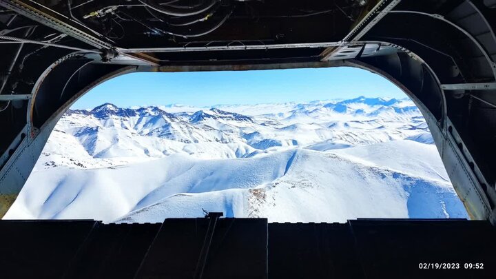 خلبانان هوانیروز اصفهان برای کمک به مردم لرستان پرواز کردند