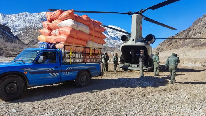 خلبانان هوانیروز اصفهان برای کمک به مردم لرستان پرواز کردند