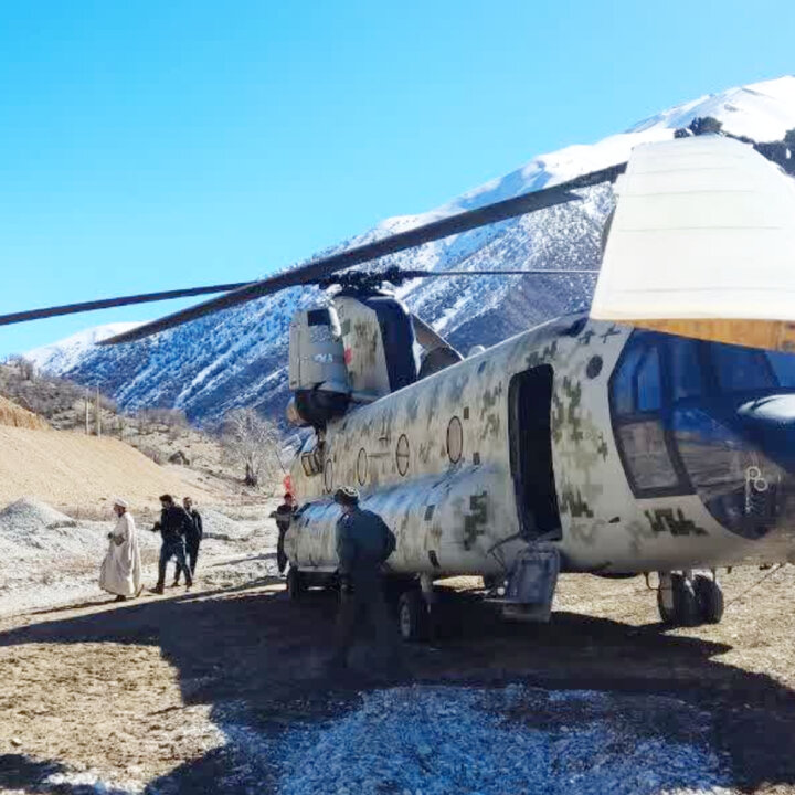 خلبانان هوانیروز اصفهان برای کمک به مردم لرستان پرواز کردند