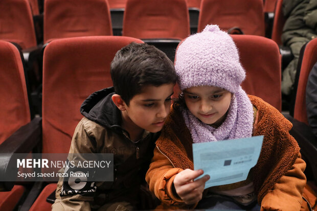 در سومین روز سی و هشتمین جشنواره موسیقی فجر با اجرای گروه‌های سرود "ندای ثامن" با اجرای قطعه " ماه پشت ابر" و " سردار دل‌ها"، گروه " رایه الزهرا" با اجرای قطعه " راه فردا" و "همفسر ماه" و " فردای روشن"شامگاه امروز یکشنبه ۳۰ بهمن ماه ۱۴۰۱ در فرهنگسرای ارسباران تهران برگزار شد