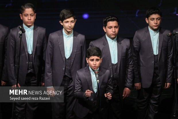 وزیر فرهنگ بازهم به جمع سرودیها آمد/ تجلیل از آهنگساز مهم انقلاب