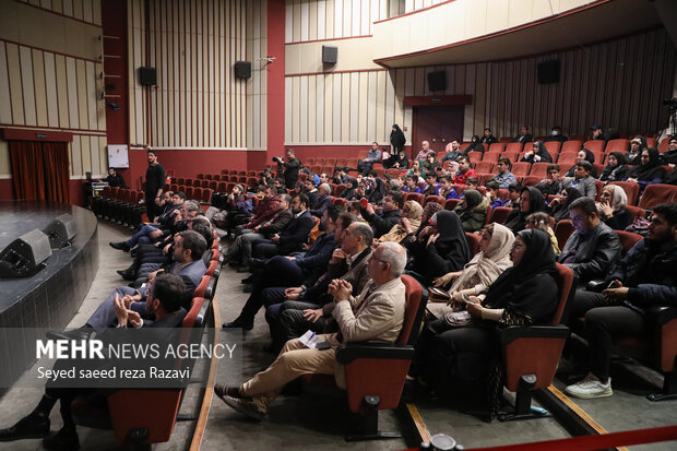 در سومین روز سی و هشتمین جشنواره موسیقی فجر با اجرای گروه‌های سرود "ندای ثامن" با اجرای قطعه " ماه پشت ابر" و " سردار دل‌ها"، گروه " رایه الزهرا" با اجرای قطعه " راه فردا" و "همفسر ماه" و " فردای روشن"شامگاه امروز یکشنبه ۳۰ بهمن ماه ۱۴۰۱ در فرهنگسرای ارسباران تهران برگزار شد