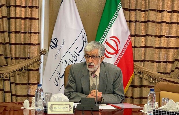 شهرت کمتر خاقانی بهخاطر وقار شعر اوست نه فرودستی