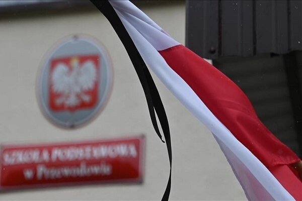 Belarus expels Polish diplomat, more expected