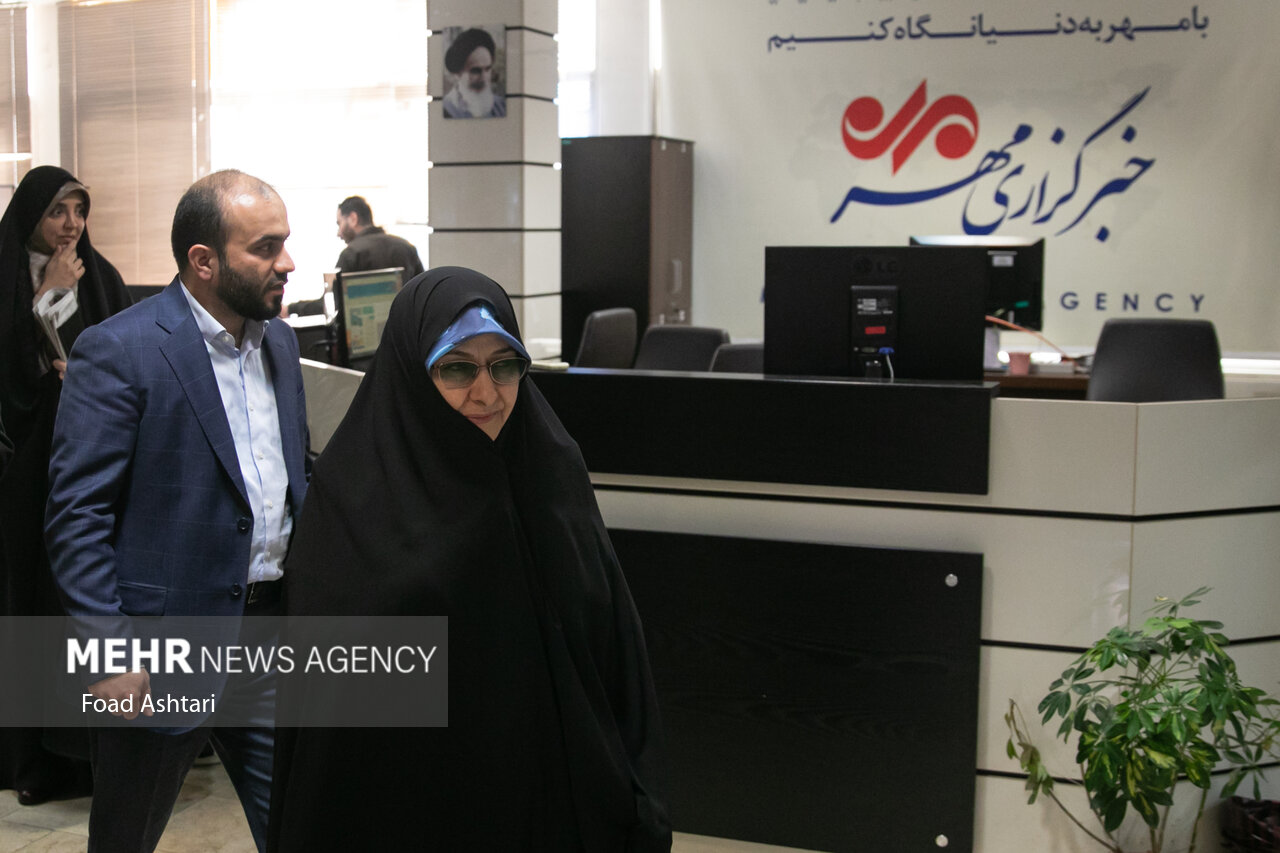 ایرانی نائب صدر برائے خواتین اور خاندانی امور کا مہر نیوز ایجنسی ہیڈ آفس کا دورہ