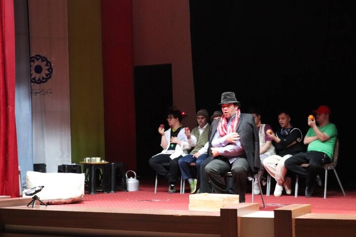 قاب های زیبا از زندگی در تئاتر معلولان/ گاهی به آسمان نگاه کن