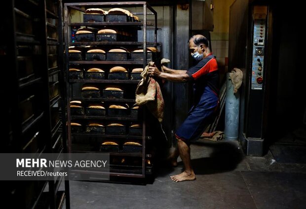 یک نانوایی در سریلانکا در بحبوحه بحران ملی مالی، با مشکل افزایش قیمت برق و تورم مواد غذایی مواجه است